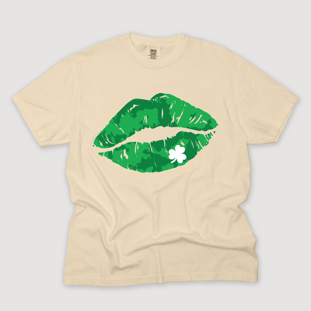 St. Patricks Day T-Shirt Vintage - Clover Lips