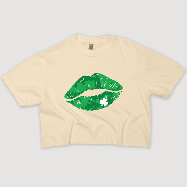 St. Patricks Day T-Shirt Vintage Cropped - Clover Lips
